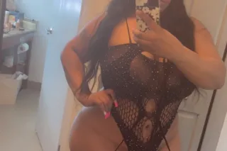 hey i know you have had a long day ar work, come over and let me help you relax - Image 2